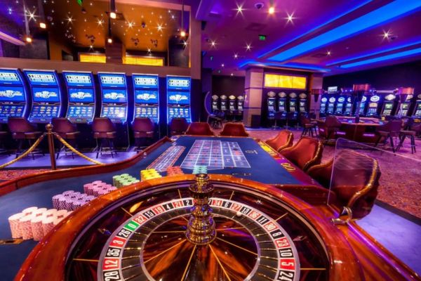 Jugador recibiendo bonos de bienvenida casino al registrarse en línea